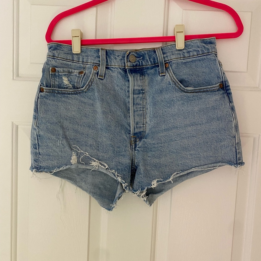 Light wash Levi 501 shorts